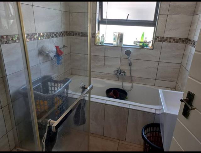 4 BEDROOM HOUSE FOR SALE IN GOLDEN ACRES ESTATE